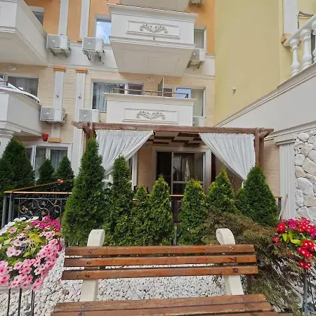 Gazde/Camere de închiriat луксозно студио сладък дом в